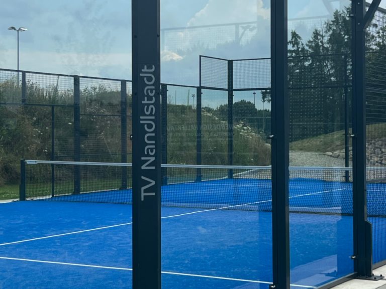 Nahaufnahme Balken des Courts TV Nandlstadt